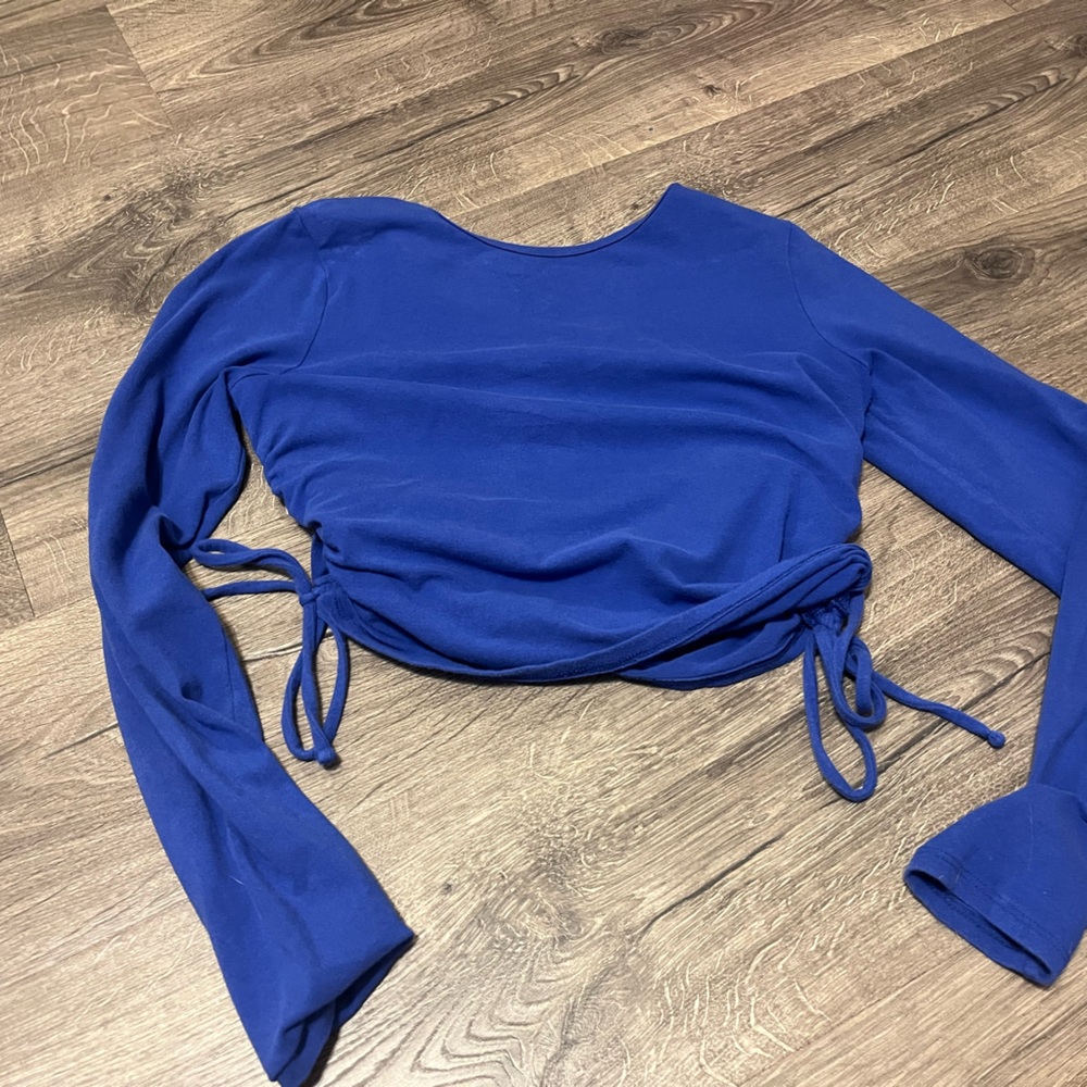 Hollister side ruched tee- LARGE DISCOUNT- LIKE NEW